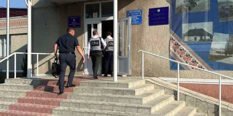 Angajări fictive la o primărie din Edineț. Primarul satului Goleni, denunțat la CNA de o subalternă, pentru că și-ar fi însușit ilegal salariul acesteia