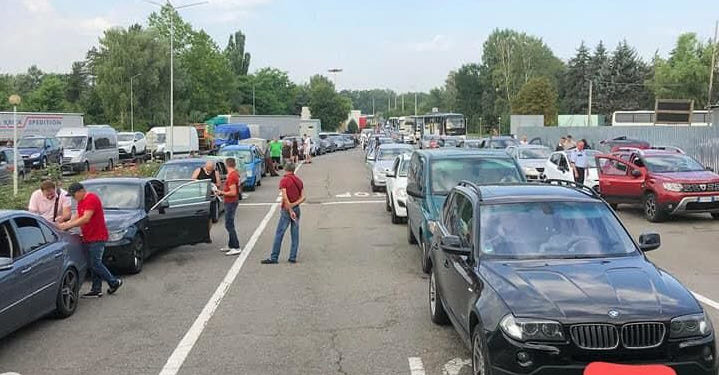 На молдавско-румынской границе образовалась очередь