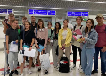 11 elevi din Moldova au plecat la Artek