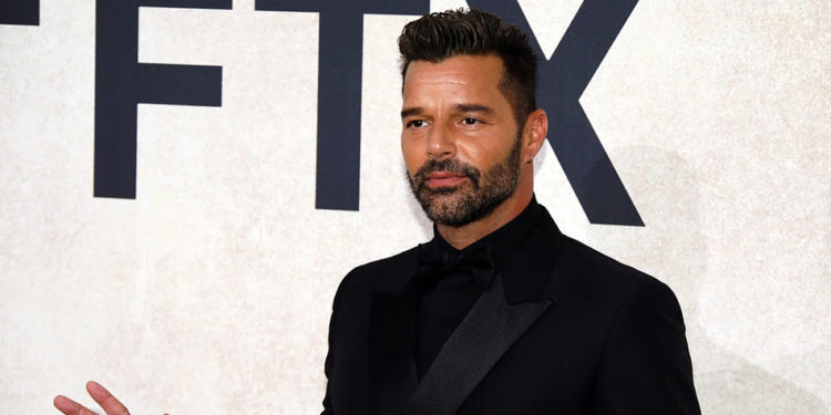 Певцу Рики Мартину грозит 50 лет тюрьмы за интимную связь с племянником