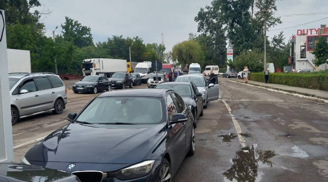 Пограничная полиция сообщила об очередях на КПП в Скуленах