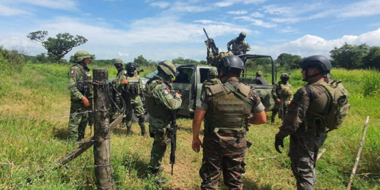 Армия Гватемалы опровергла факт нападения на кортеж президента страны