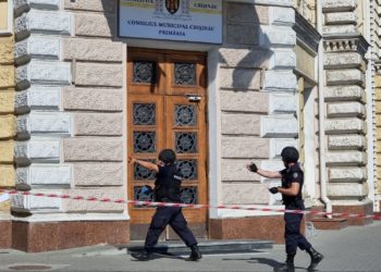 Alertă cu bombă la Primăria Chișinău. Toată lumea a fost evacuată, iar zona – încercuită. Ion Ceban: „Chiar la fiecare 2 zile?”