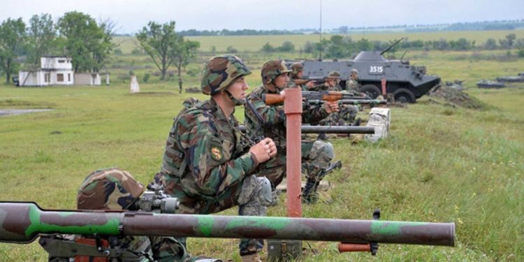 Армия Молдовы собирает резервистов на учения