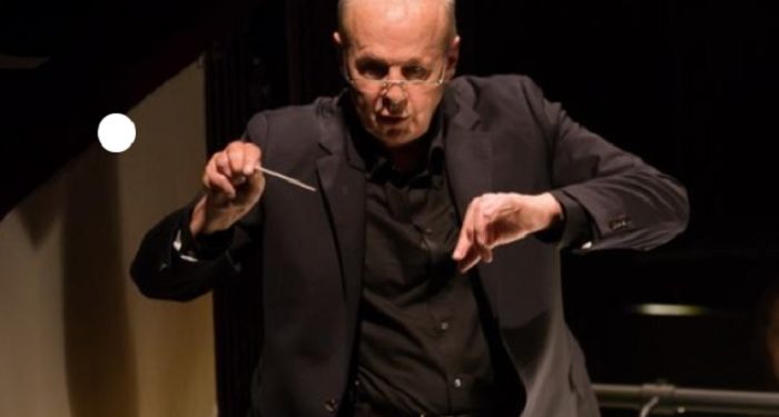 Un dirijor s-a prăbușit pe scenă și a murit în timpul unui concert la Munchen