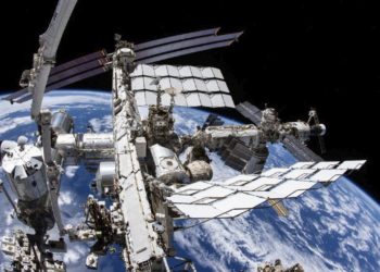 Россия и США договорились о перекрестных полетах на МКС. Космонавты будут летать на Crew Dragon, астронавты — на «Союзах»