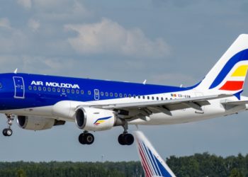 В Израиле в турбину самолета Air Moldova попала птица