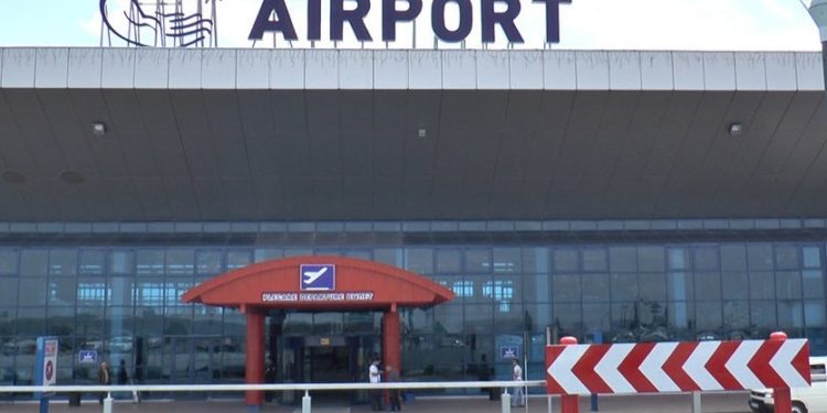 La intrarea în Aeroportul Chișinău au apărut dispozitivele care vor asigura securitatea