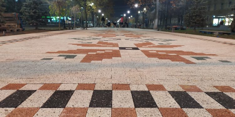 Pe bulevardul Grigore Vieru din Capitală a apărut o nouă sculptură