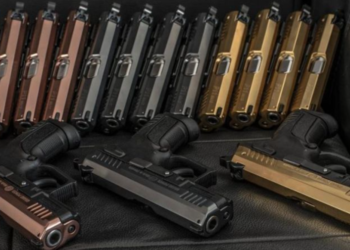 Urmărire penală în privința șefului unei companii, învinuit de trafic ilegal internaţional de arme şi muniţii, finalizată. Dosarul — pe masa magistraților | VIDEO