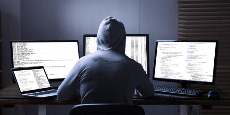 Un hacker român a fost extrădat în SUA, după ce a contribuit la răspândirea virusului Gozi, care a infectat peste 1 milion de computere