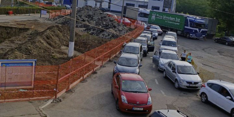 Cozi de autoturisme la ieșirea din țară prin PTF Sculeni