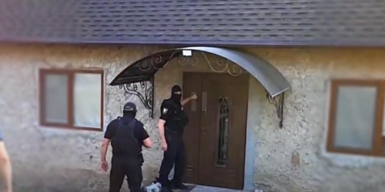 Au pătruns într-un depozit și au furat bunuri de 27 mii lei: Printre acestea și 100 litri de motorină