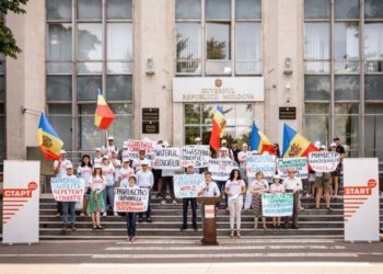 „Dacă nu vom fi auziți, vom organiza proteste în masă”. Organizația de tineret „START” a cerut în fața Guvernului demisia Ministrului Educației | VIDEO