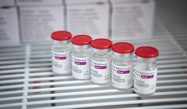 AstraZeneca a actualizat datele cu privire la riscul de tromboză al persoanelor vaccinate împotriva COVID-19