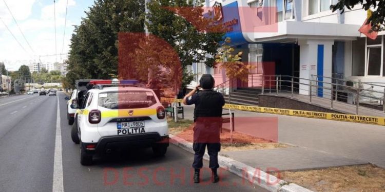 Alertă cu bombă la Judecătoria Chișinău, sediul Buiucani