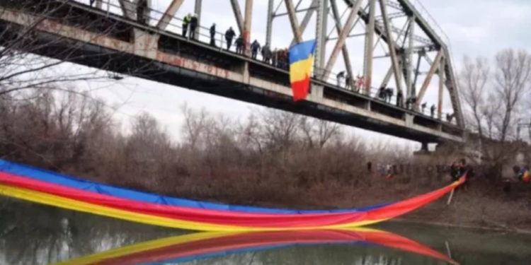 Românii din R. Moldova, obligați să treacă Prutul în caz de război. Cum îi afectează pe basarabeni legea propusă de București?