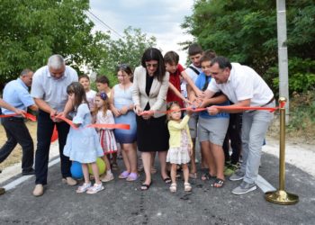 „De-o dragoste să mergi pe așa un drum”. Grație efortului echipei lui Ilan Șor, un drum important din satul Seliște raionul Orhei a fost reparat și dat în exploatare | VIDEO