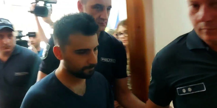 30 de zile de arest preventiv pentru bărbatul care și-a aruncat copila de numai 3 luni peste geam