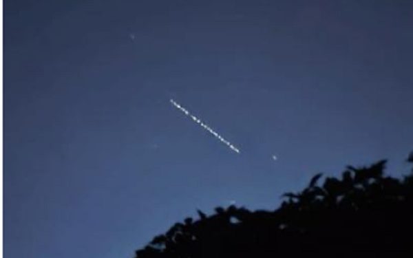 Sateliții Starlink ai lui Musk, surprinși pe cerul Moldovei