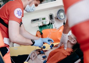 Canicula face ravagii: Timp de o zi, cinci persoane au ajuns la spital după ce au suferit insolații | VIDEO