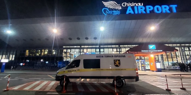 O nouă alertă falsă cu bombă a dat peste cap activitatea Aeroportului Internațional Chișinău. Mai multe curse avia au fost operate cu întârziere