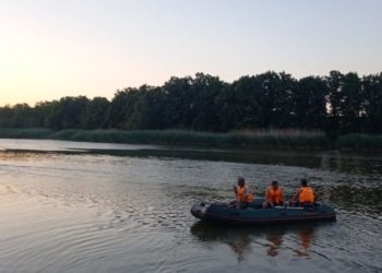 Водолазы нашли всех утонувших в озере у села Мешены. Их оказалось трое — двое взрослых и один ребенок