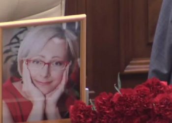 În debutul ședinței Parlamentului, deputații au ținut un minut de reculegere în memoria Elenei Bodnarenco | VIDEO