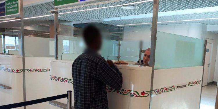 Două documente falsificate, depistate la un cetățean al Nigeriei pe Aeroportul Internațional Chișinău
