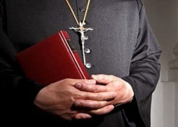 Preotul din Glodeni, bănuit că ar fi abuzat sexual un copil, își va petrece următoarele 30 de zile după gratii