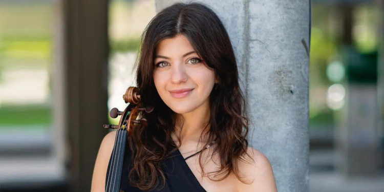 Violonista moldoveancă Alexandra Tîrsu s-a ales cu o vioară Stradivarius