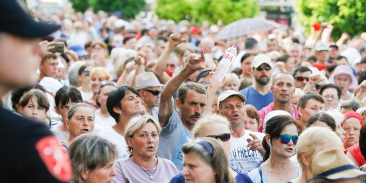 REZOLUȚIE: Peste două mii de susținători ai Marinei Tauber au cerut demisia imediată a procurorului general interimar, Dumitru Robu