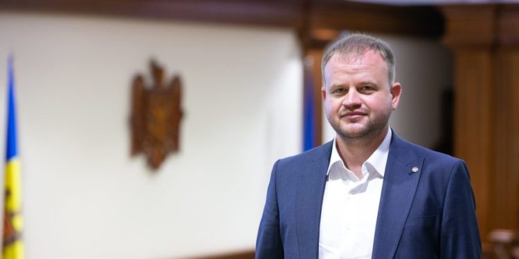 Unul dintre patru fotolii libere, ocupat. CC validat mandatul de deputat a lui Roman Roșca