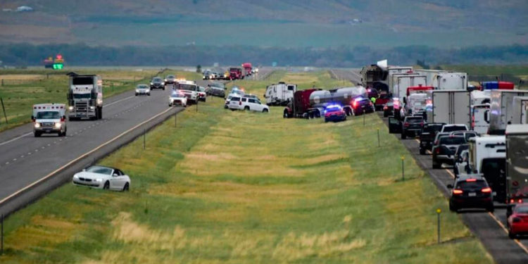 В США из-за песчаной бури минимум шесть человек погибли в массовом ДТП