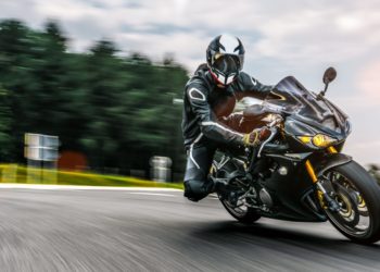 Motociclistul urmărit de poliție pe străzile din Orhei riscă să rămână fără permis de conducere. Ce încălcări a comis în trafic | VIDEO