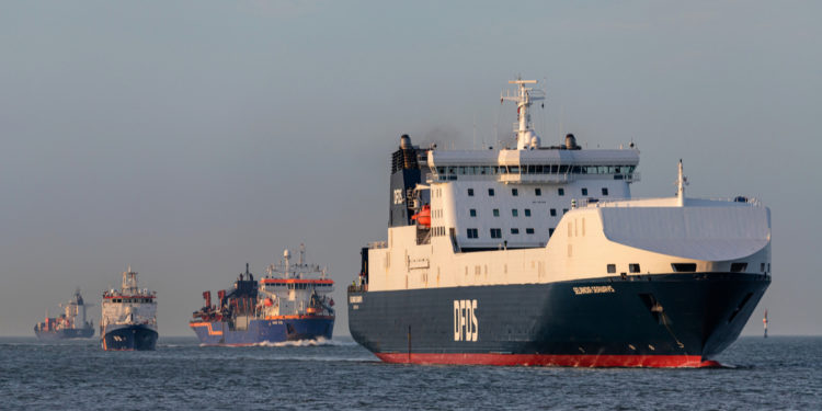 Возле устья Дуная образовался затор из сотни судов