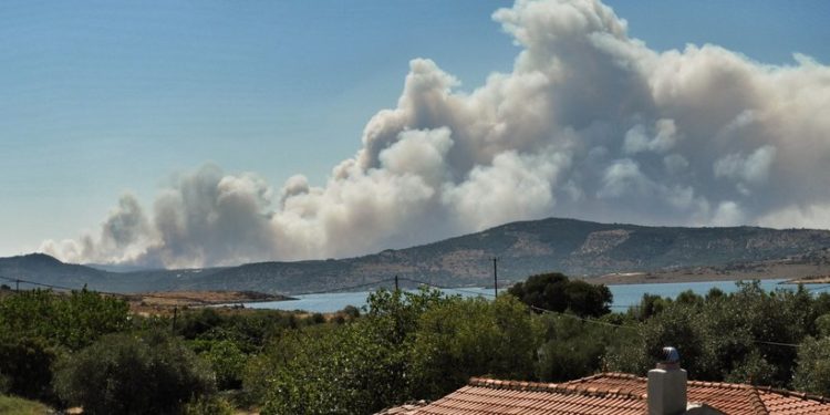 Pericol pe insula grecească Lesbos. Turiștii și localnicii au primit ordin să plece