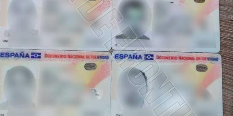 O familie de cubanezi, identificată cu acte spaniole falsificate . Ar fi plătit pentru ele 4.000 de euro