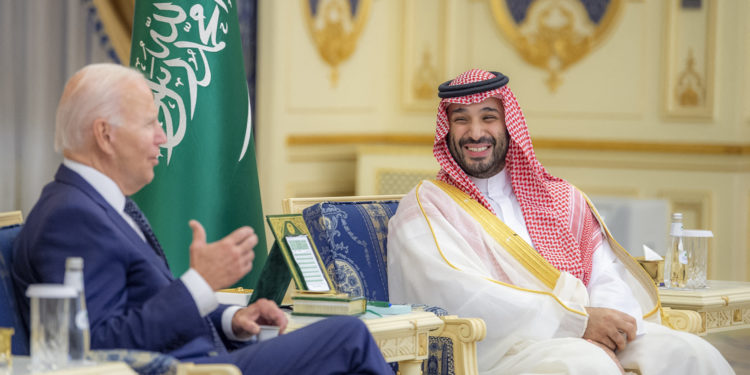 Cum l-a salutat Joe Biden pe prințul conducător al Arabiei Saudite, țară pe care președintele SUA a numit-o stat „paria”