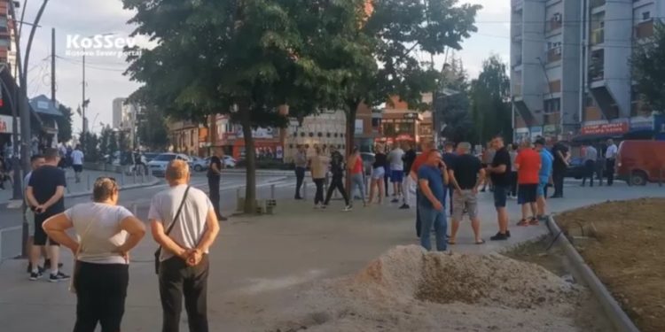 Напряженная ситуация в Косово: сирены, стрельба и баррикады. Что известно на данный момент