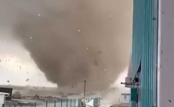 В сети появилось видео смерча в Крыму