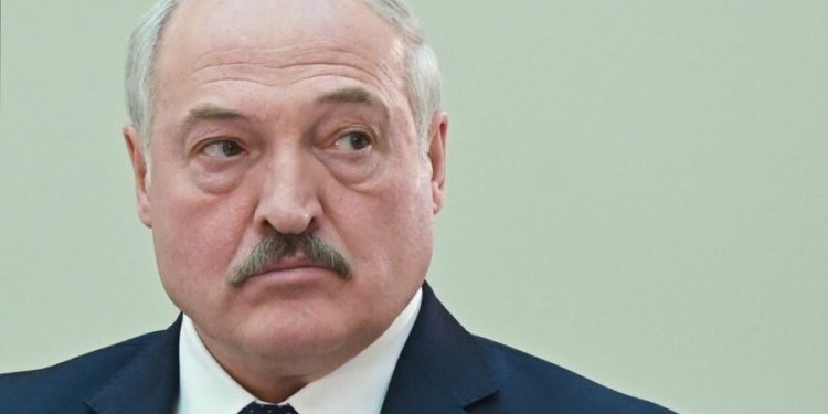 Лукашенко заявил, что белорусские самолеты переоборудовали для несения ядерного оружия