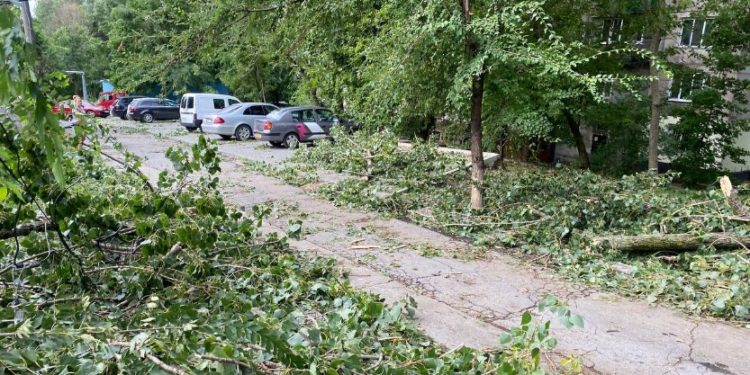 Вчерашний ливень оставил без электричества 18 населенных пунктов Молдовы