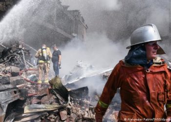 Число погибших после взрыва в ТЦ в Армении достигло 16