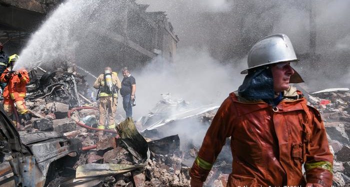 Число погибших после взрыва в ТЦ в Армении достигло 16