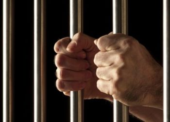 В Сумской области мужчина получил год тюрьмы за то, что покупал водку россиянам