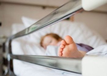 Минздрав накажет врачей, не оказавших должной помощи девочке, которую изнасиловал ее дед