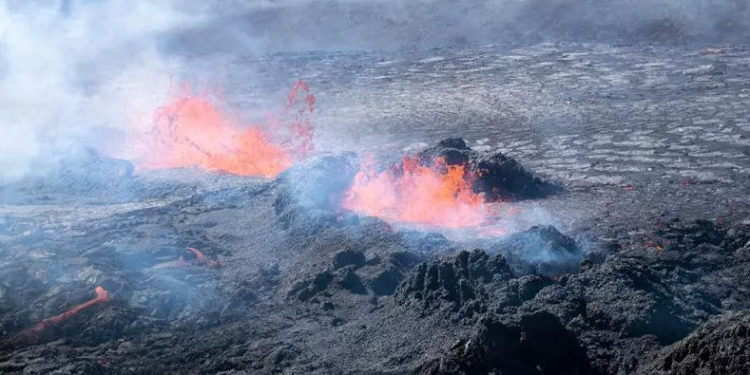 Gazele nocive emanate de o nouă erupţie vulcanică ar putea ajunge până în capitala Islandei. Zona e vizitată de mii de turiști