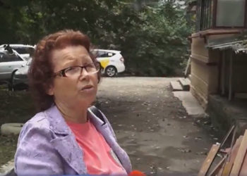 Ураган в Кишиневе стал причиной многих разрушений в городе: на улице Димо крышу мансарды снесло ветром и обрушило на соседние здания, на улице Язулуй затопило подъезд и подвалы | VIDEO