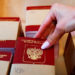 В российских консульствах за рубежом «по техническим причинам» приостановили прием документов на биометрические загранпаспорта